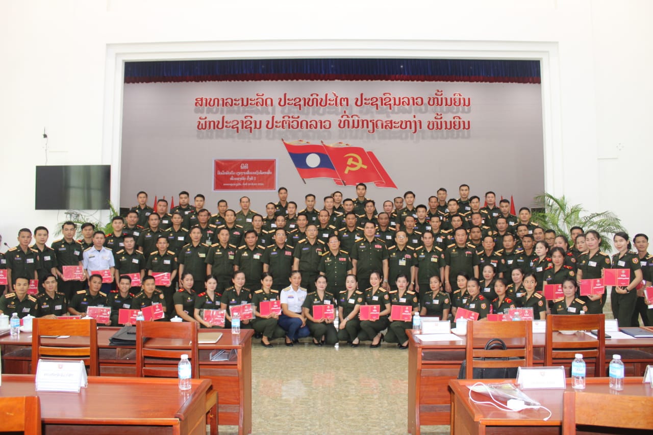 ພິທີປິດຝຶກອົບຮົມ ວຽກງານສື່ມວນຊົນໄລຍະສັ້ນ ທົ່ວກອງທັບ ຄັ້ງທີ I