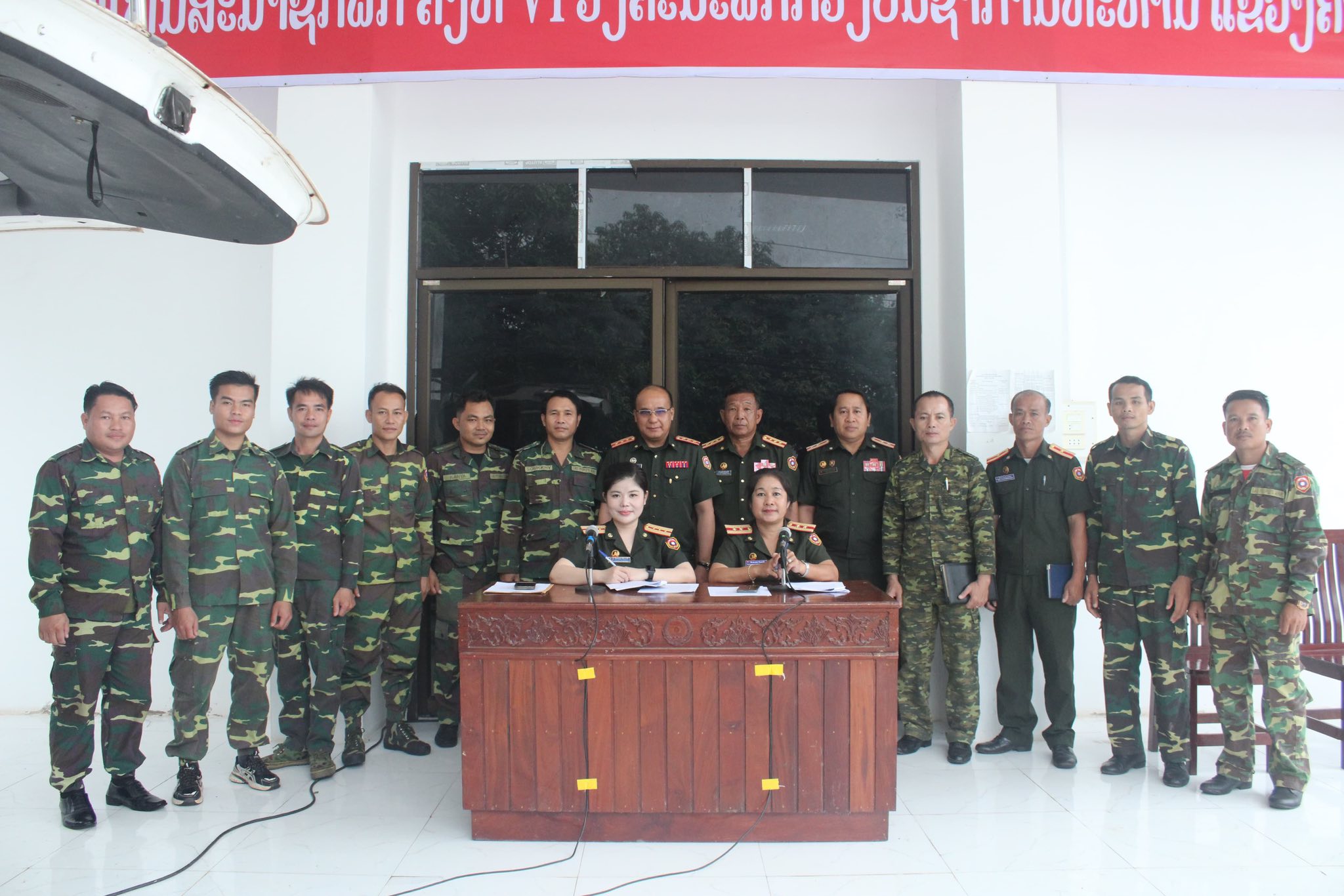 ຮອງຫົວໜ້າການທະຫານ ກອງວິທະຍຸກະຈາຍສຽງກອງທັບ ລົງເຄື່ອນໄຫວວຽກງານຂ່າວສານ ແລະ ເຮັດລາຍການອອກອາກາດສົດ ຢູ່ກອງບັນຊາການທະຫານແຂວງຄຳມ່ວນ.