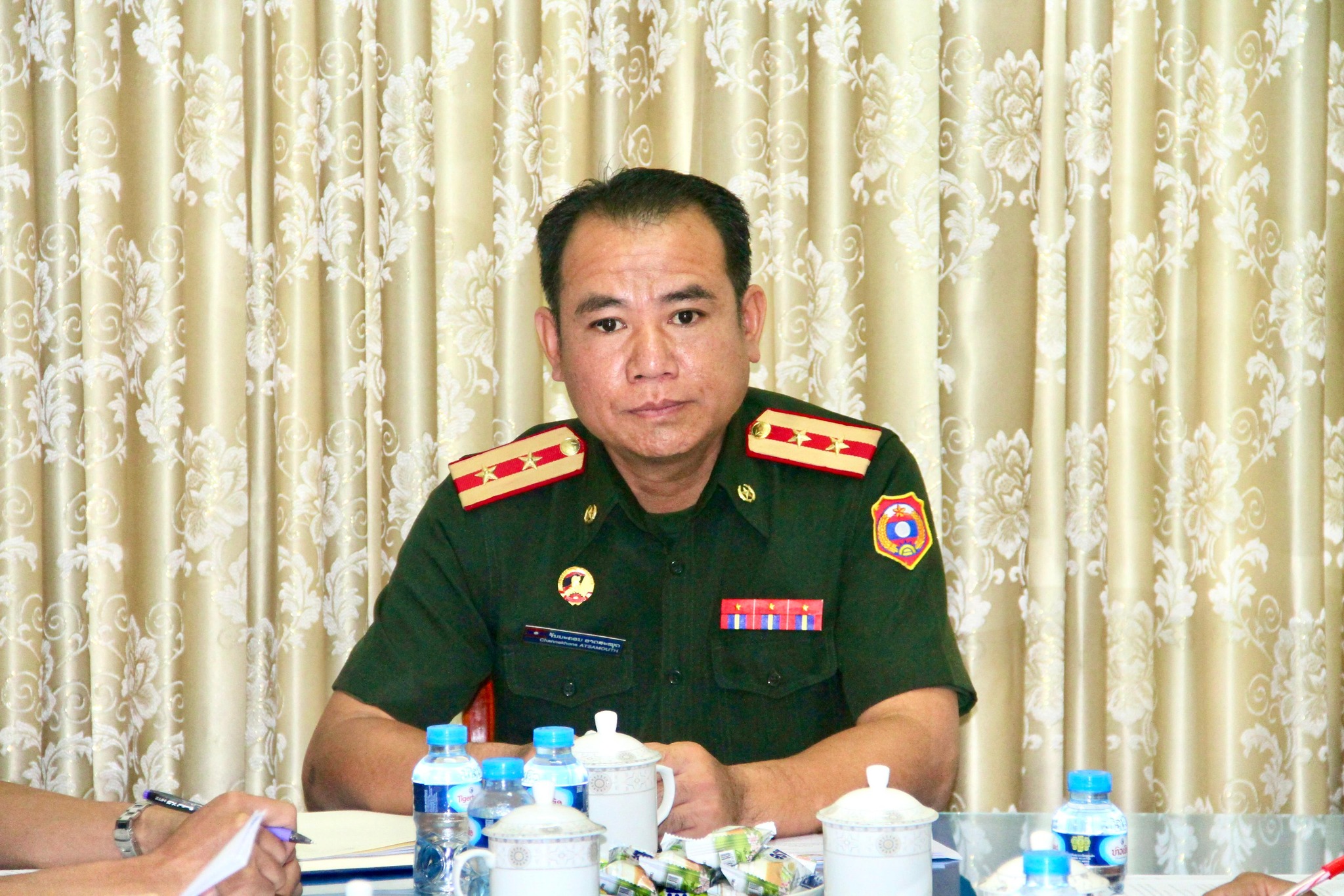 ພະແນກຊາວໜຸ່ມຫ້ອງການເມືອງ ກົມໃຫຍ່ການເມືອງກອງທັບ ລົງຊຸກຍູ້ວຽກງານ 4 ບຸກຢູ່ກອງວິທະຍຸກະຈາຍສຽງກອງທັບ.