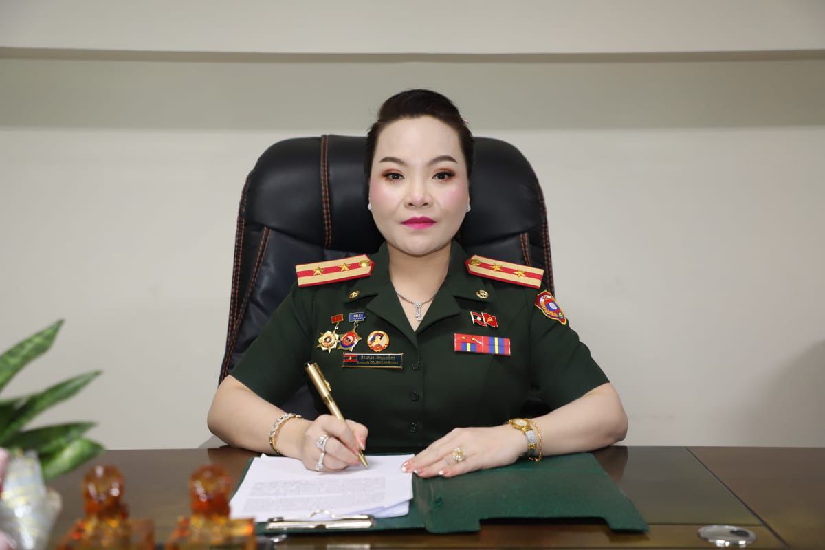 ແມ່ຍິງລາວ ຮັກສາໄດ້ມູນເຊື້ອອັນດີງາມຂອງຕົນ ບໍ່ວ່າຈະຢູ່ໃນຍາມສົງຄາມ ກໍຄືຍາມສັນຕິພາບກໍຢືນຄຽງບ່າຄຽງໄຫຼ່ກັບເພດຊາຍຕະຫຼອດມາ.