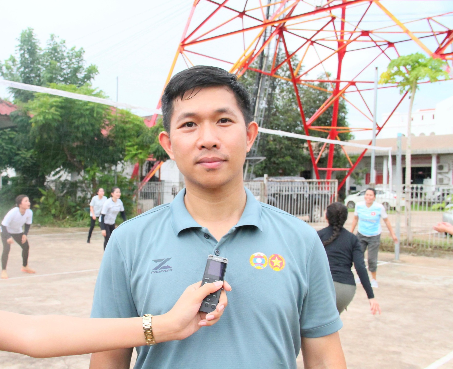 ຊາວໜຸ່ມ-ແມ່ຍິງ ກອງວິທະຍຸກະຈາຍສຽງກອງທັບ ກັບ ກອງໂທລະພາບກອງທັບ ຈັດກິດຈະກໍາແຂ່ງຂັນກິລາມິດຕະພາບ