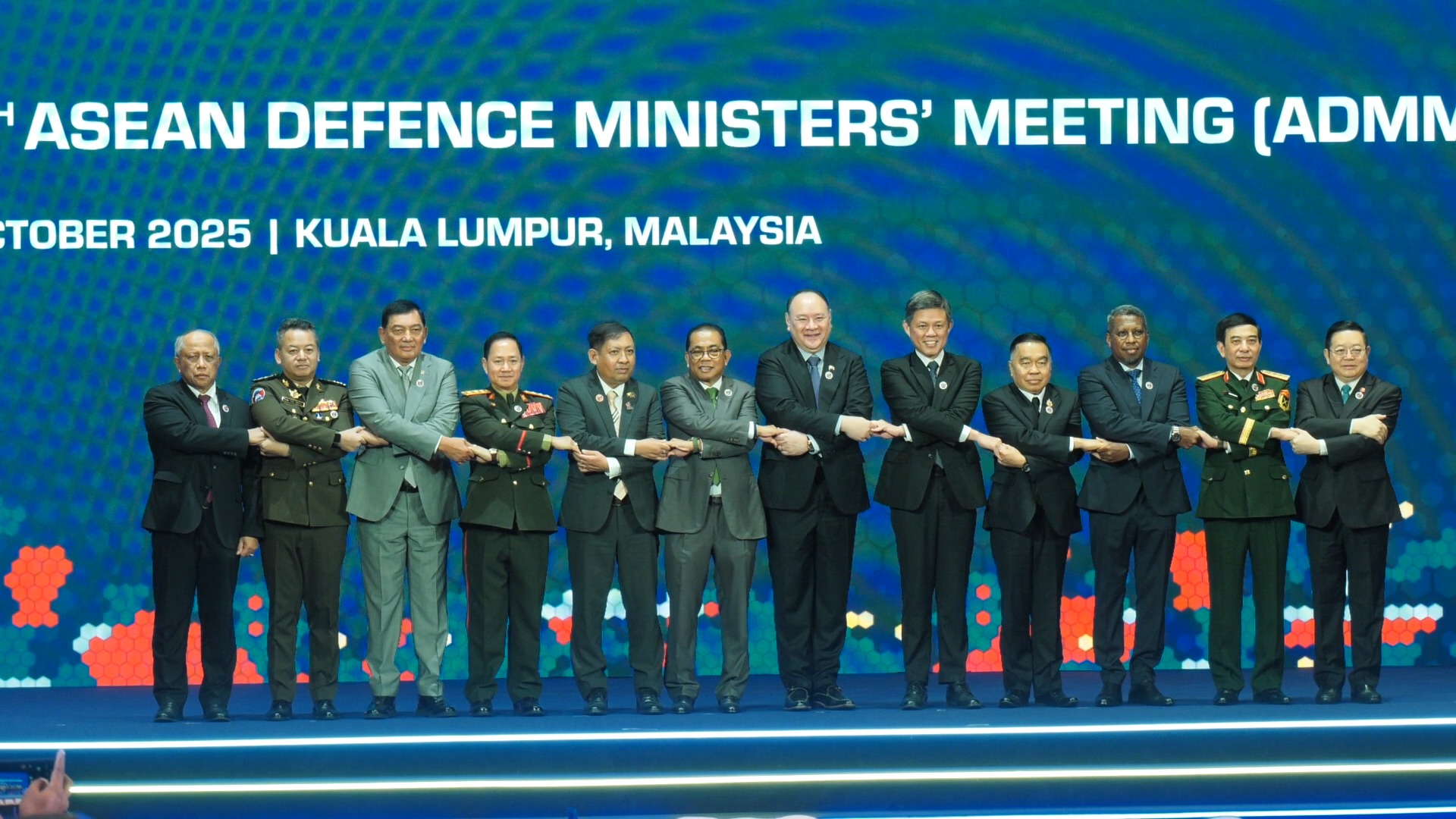 ລັດຖະມົນຕີກະຊວງປ້ອງກັນປະເທດ ແຫ່ງ ສປປ ລາວ ເຂົ້າຮ່ວມກອງປະຊຸມລັດຖະມົນຕີປ້ອງກັນປະເທດອາຊຽນ (ADMM) ຄັ້ງທີ 19 ທີ່ ນະຄອນຫຼວງ ກົວລາລຳເປີ, ມາເລເຊຍ