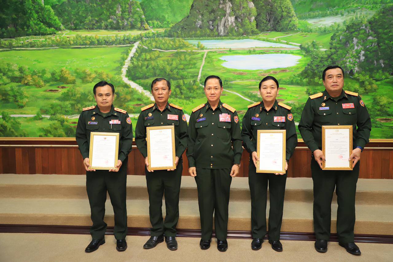 ກະຊວງປ້ອງກັນປະເທດ ປະກາດແຕ່ງຕັ້ງ ແລະ ຍົກຍ້າຍໜ້າທີ່ນາຍທະຫານຂັ້ນສູງ