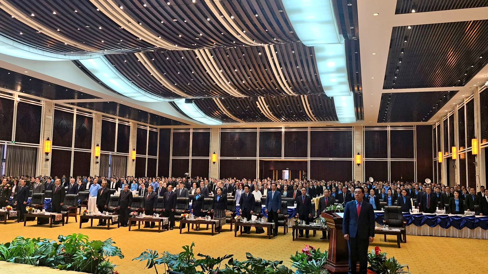 ໂຮມຊຸມນຸມໃຫຍ່ ສະເຫຼີມສະຫຼອງວັນສ້າງຕັ້ງສະຫະພັນກຳມະບານລາວ ຄົບຮອບ 70 ປີ